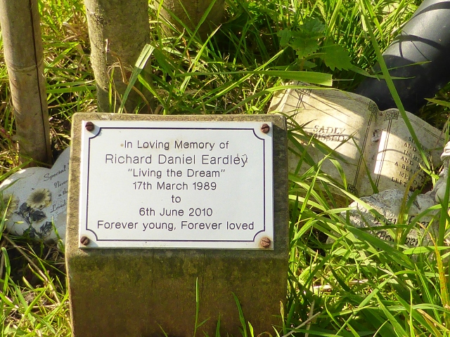 Memorial to Richard Daniel Eardley who died aged 21-years, 'Forever young, forever loved'